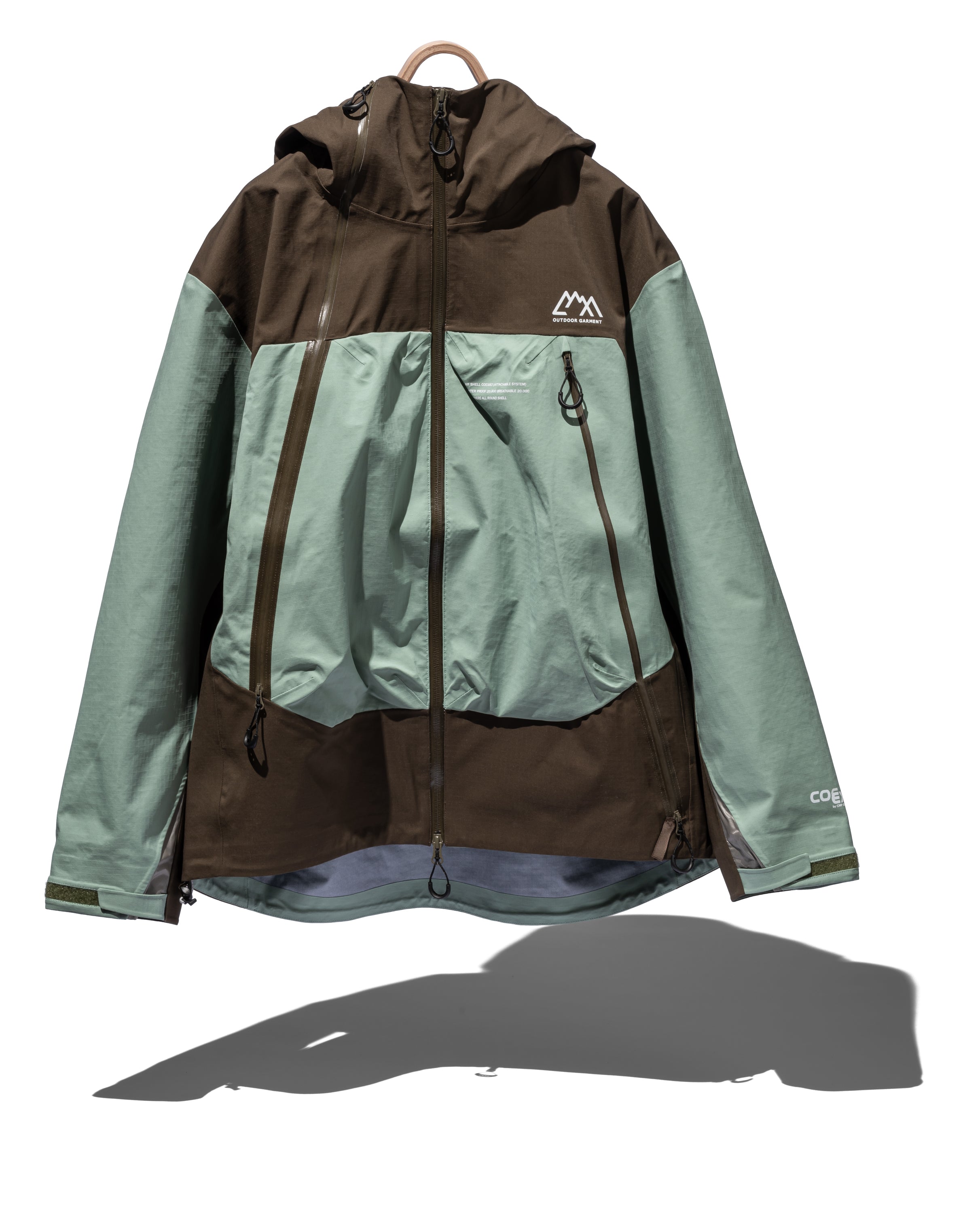 COMFY OUTDOOR GARMENT – A YOUNG HIKER